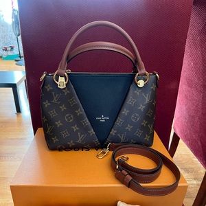 Louis Vuitton V tote BB